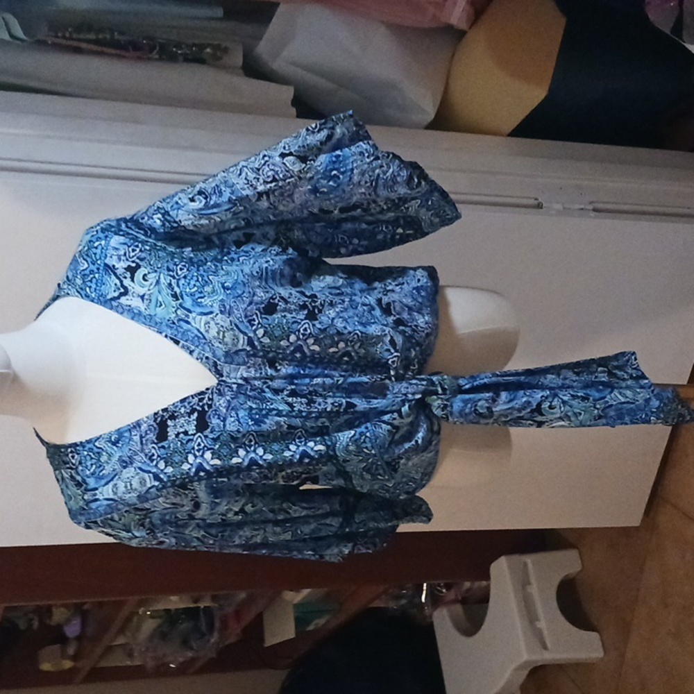 NWOT- NEW YORK (JUST POLLY)- Blue Patterned, Kimono Sleeves, Women's Top